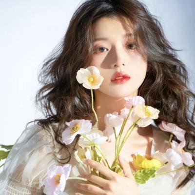 春泥溅花红